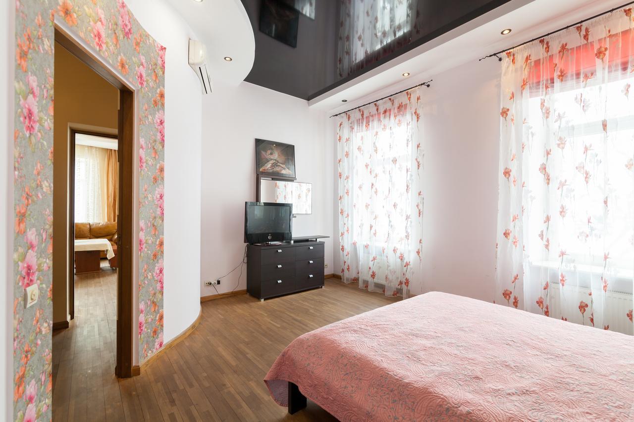 Апартаменты Двухкомнатные Для 6Х Около Парка В Центре Leópolis Exterior foto